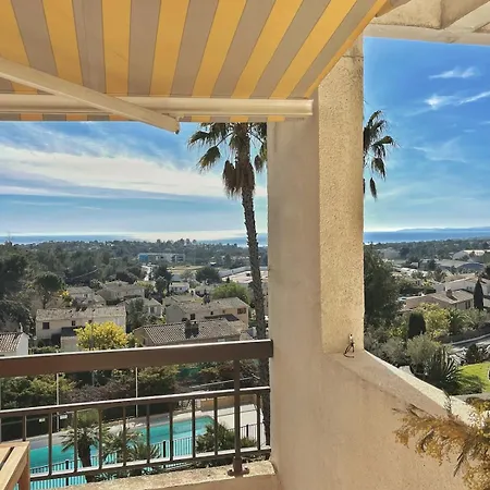 Chez Ophelie, Vue Et Piscine Saint-Raphaël