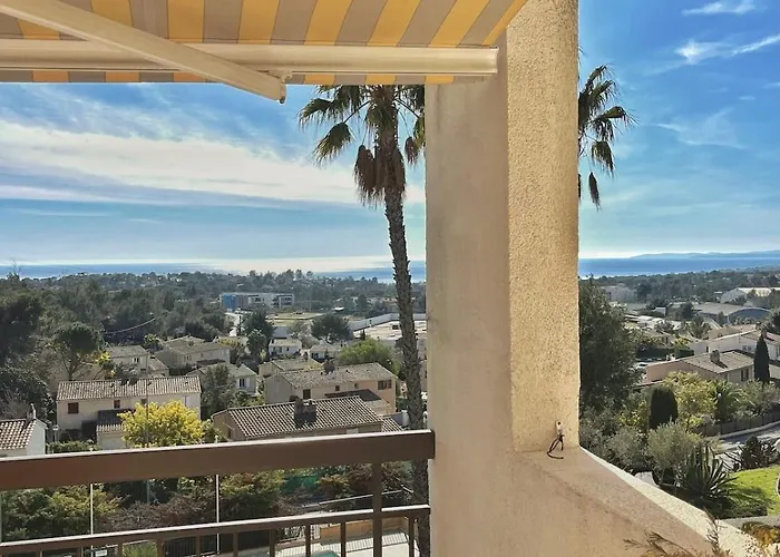 Chez Ophelie, Vue Et Piscine Saint-Raphaël